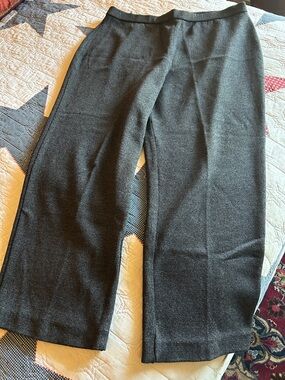 St. John Collection beautiful dark gray Knit Trousers.